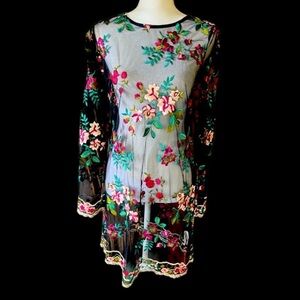 Taylor and Sage ladies, crochet cover-up dress small, very good condition